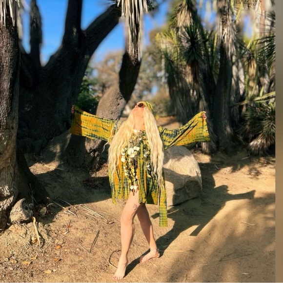 KARMA luxury Sustainable silk Kimono - Picture 10 of 11